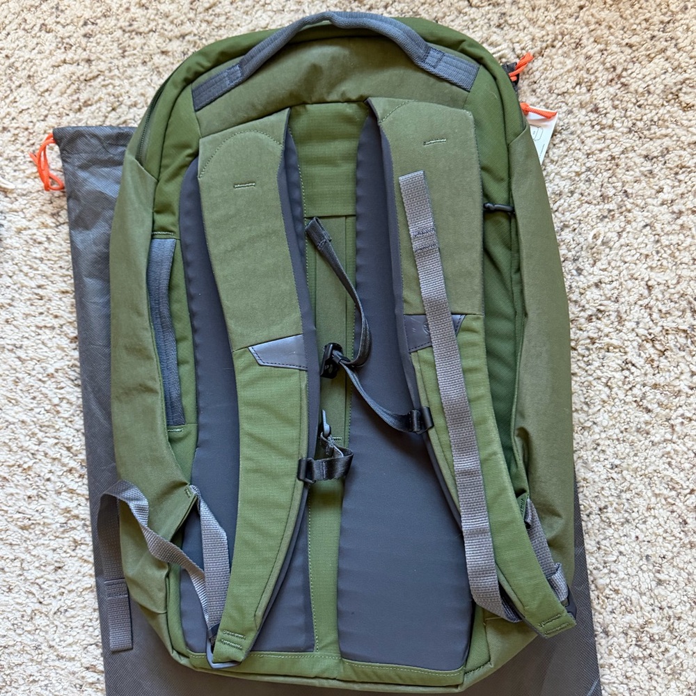 Bellroy Transit Plus Backpack, Ranger Green - Picture 4 of 9
